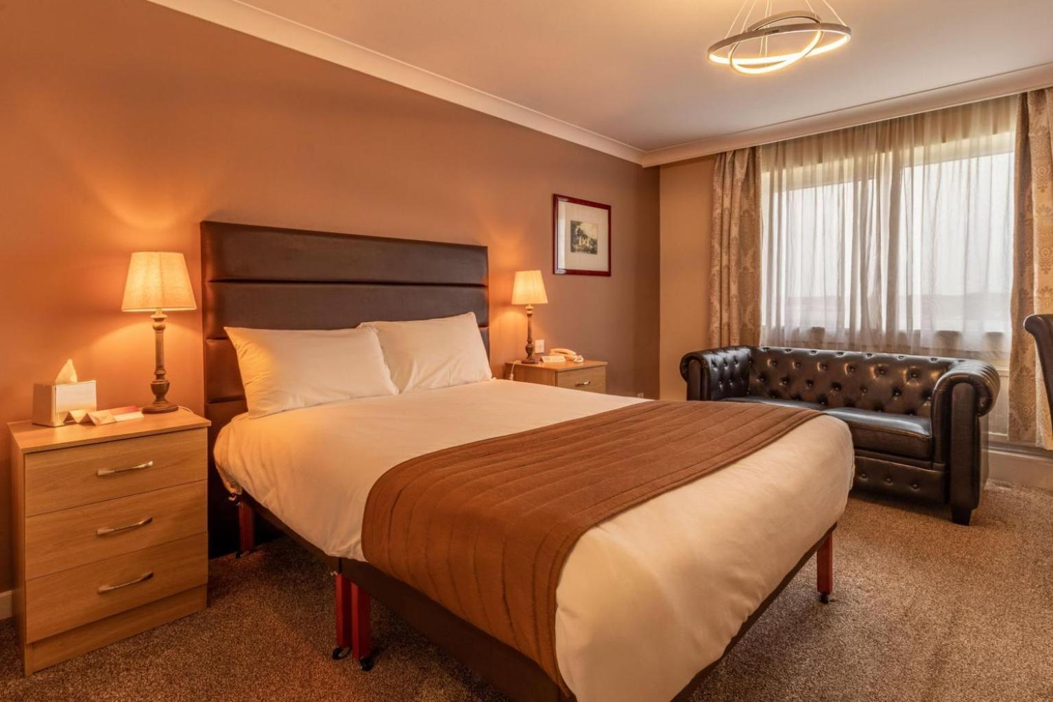 Hotel Britannia Leeds Bradford Airport Bramhope Esterno foto