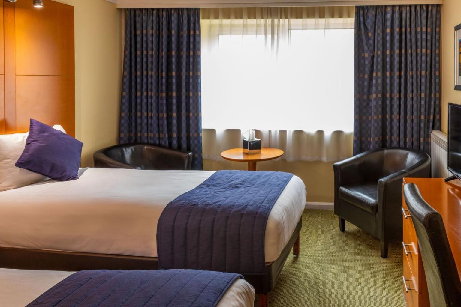 Hotel Britannia Leeds Bradford Airport Bramhope Esterno foto