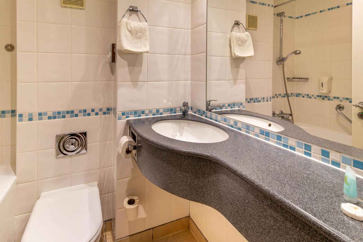 Hotel Britannia Leeds Bradford Airport Bramhope Esterno foto