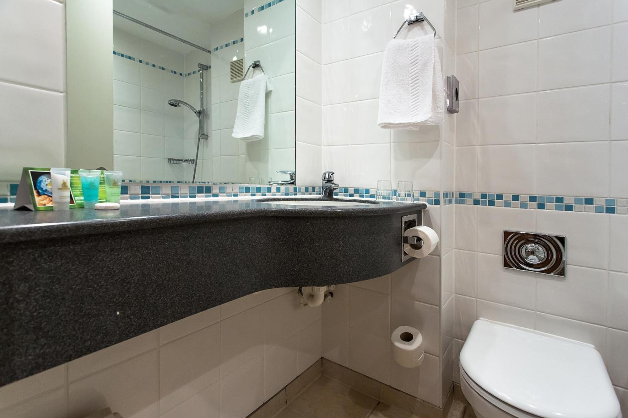 Hotel Britannia Leeds Bradford Airport Bramhope Esterno foto